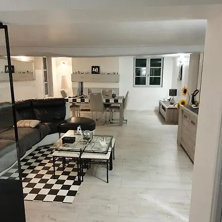 Homestay szállás Grande Maison Avec Jardin, Animaux,au Calme Yviers