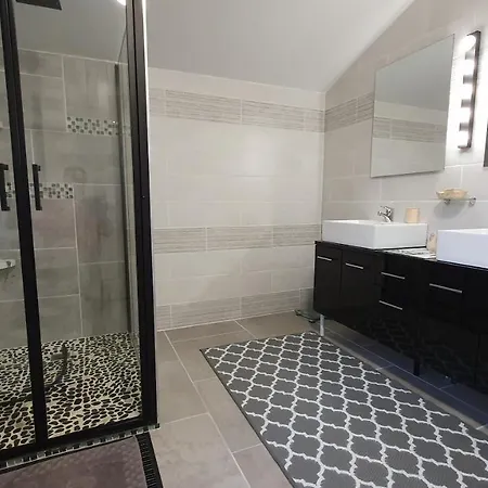 Homestay szállás Grande Maison Avec Jardin, Animaux,au Calme Yviers