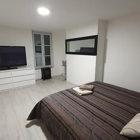 Homestay szállás Grande Maison Avec Jardin, Animaux,au Calme Yviers