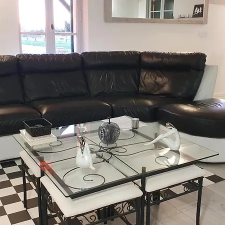 Homestay szállás Grande Maison Avec Jardin, Animaux,au Calme *