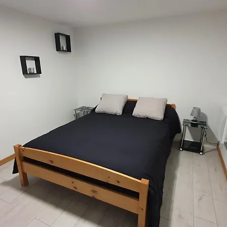 Grande Maison Avec Jardin, Animaux,au Calme Yviers