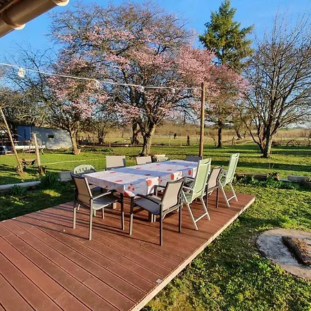 Grande Maison Avec Jardin, Animaux,au Calme Habitación en casa particular Yviers