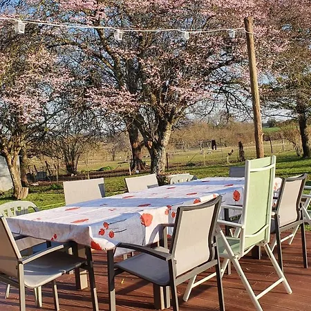 Grande Maison Avec Jardin, Animaux,au Calme Habitación en casa particular Yviers