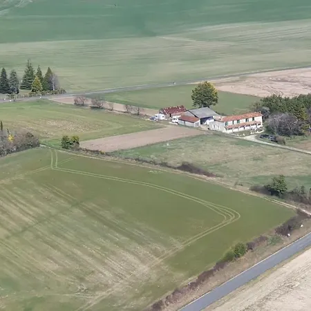 Habitación en casa particular Grande Maison Avec Jardin, Animaux,au Calme Yviers