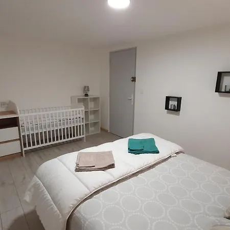 Homestay szállás Grande Maison Avec Jardin, Animaux,au Calme Yviers