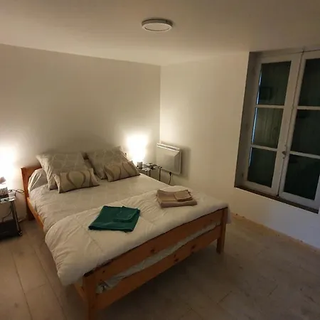Séjour chez l'habitant Grande Maison Avec Jardin, Animaux,au Calme